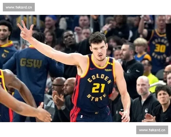 勇士续约神射中锋!波斯特 40% 三分率成战术杀器